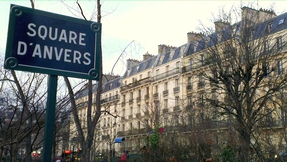 Hotel Du Square D'Anvers Paris Exterior photo